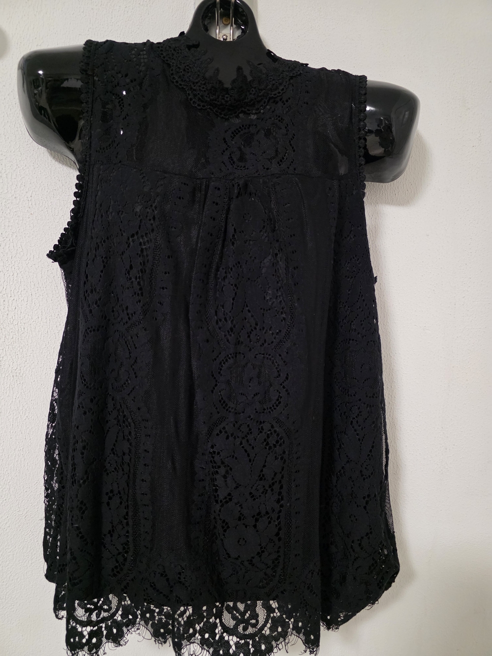 NY Collection Black Lace Crochet Sleeveless Camisole